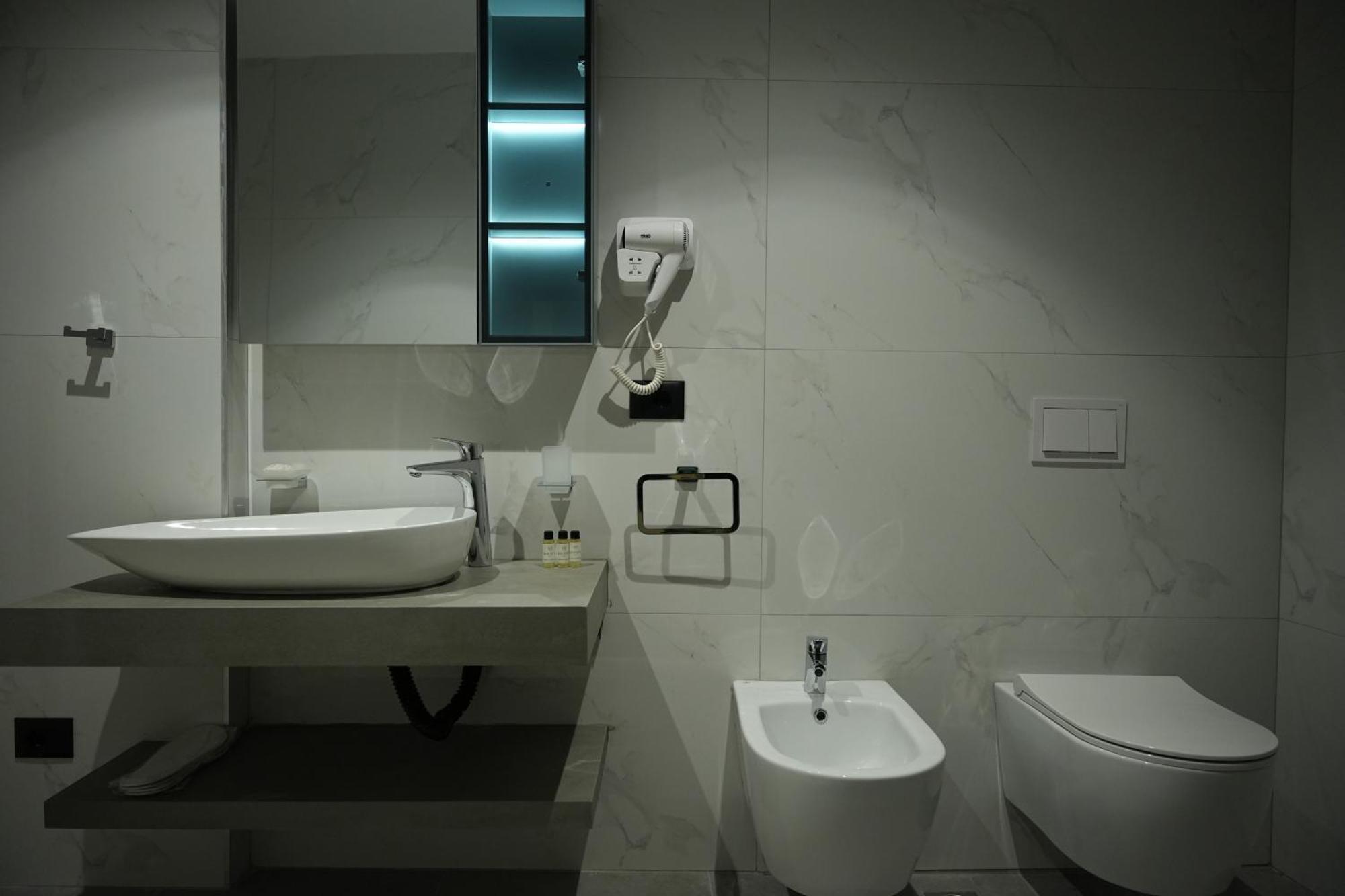 Bounty Hotel โกเลม ภายนอก รูปภาพ