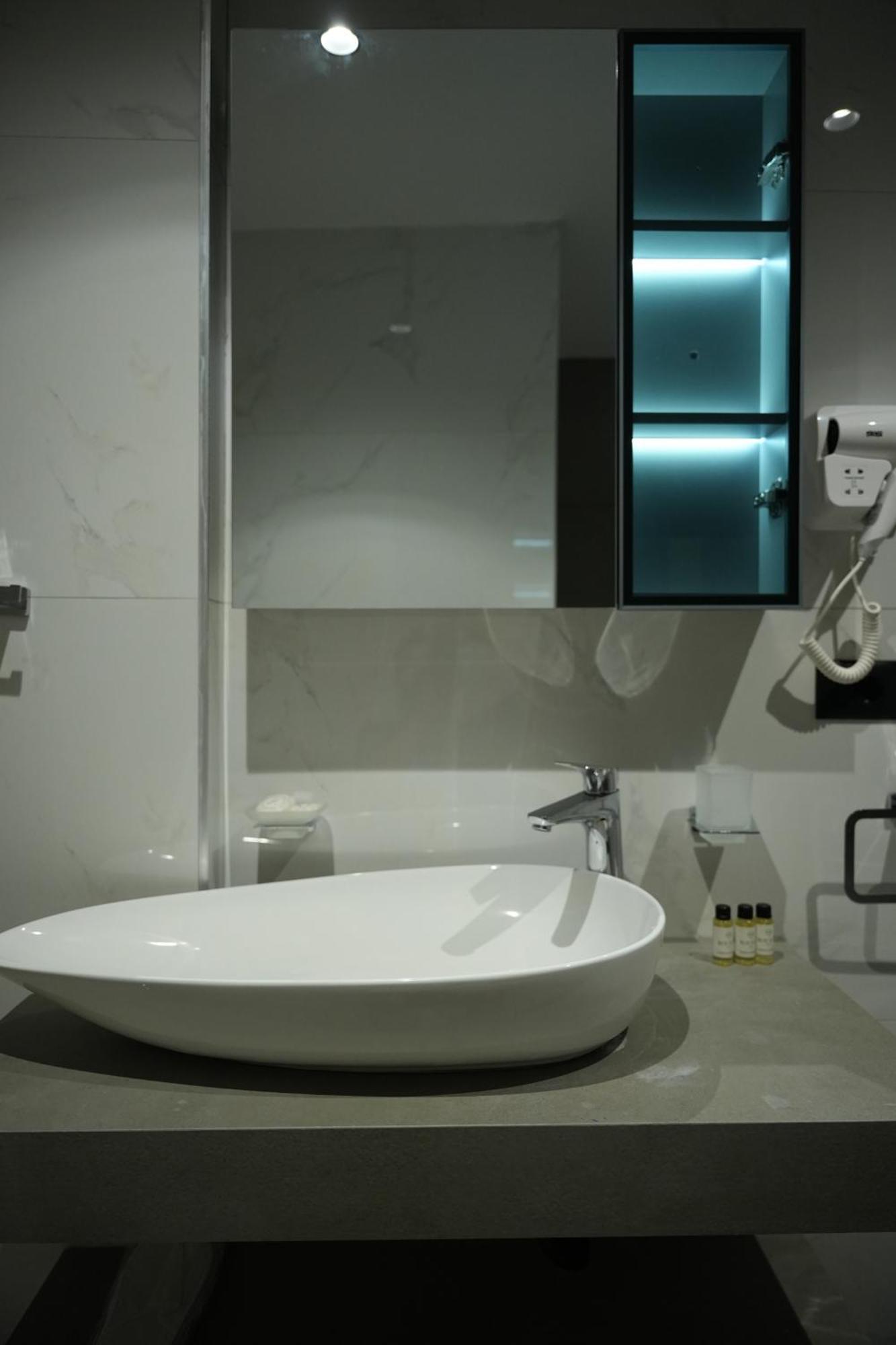 Bounty Hotel โกเลม ภายนอก รูปภาพ